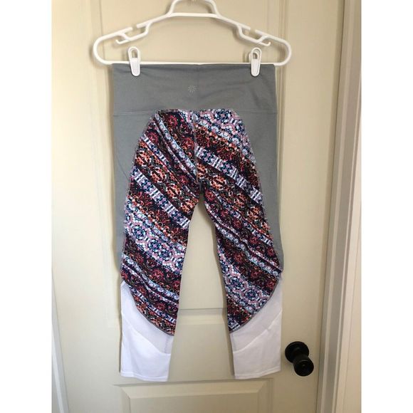 Athleta Nomad Salutation Mesh Abstract Print Capri Leggings Women's Medium Tall - Picture 2 of 3